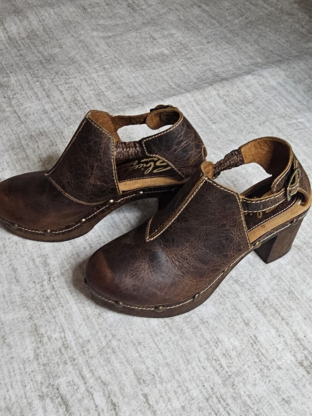 RARE Sbicca Vintage Collection Y2K Leather Studded Clogs 7M